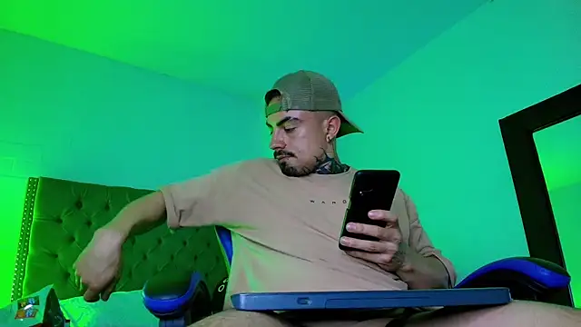 Dallas Whitee online show from 05.09.26