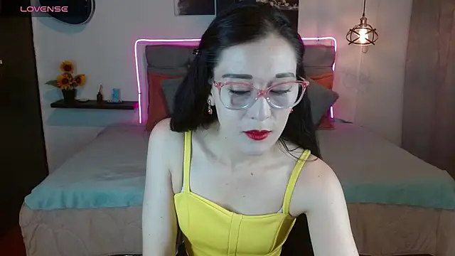 Snapshot of Mylu_xx chatting on 04.06.26 Mylu xx online show from 04.06.26