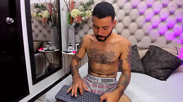 KiiraMonroe online show from 04.16.26