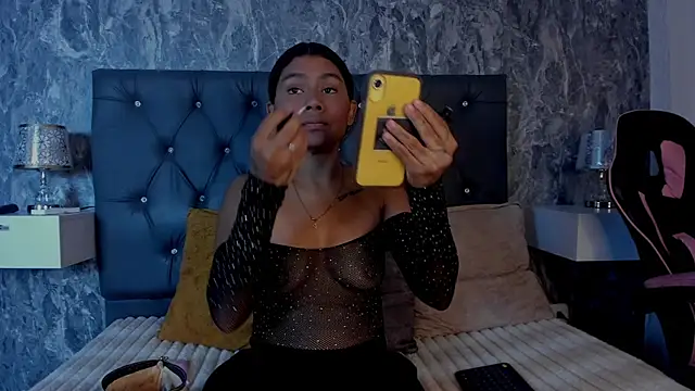 Snapshot of MiaRoousse chatting on 04.15.26 MiaRoousse online show from 04.15.26