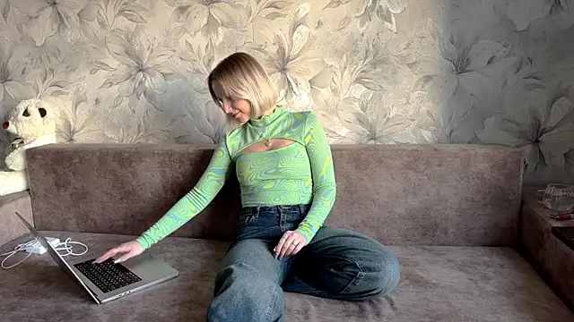 Snapshot of RebbecaBabe chatting on 03.14.26 RebbecaBabe online show from 03.14.26