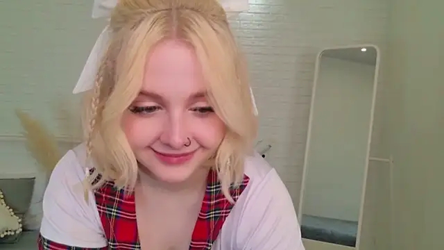 Snapshot of Sabrina_Roose chatting on 04.14.26 Sabrina Roose online show from 04.14.26