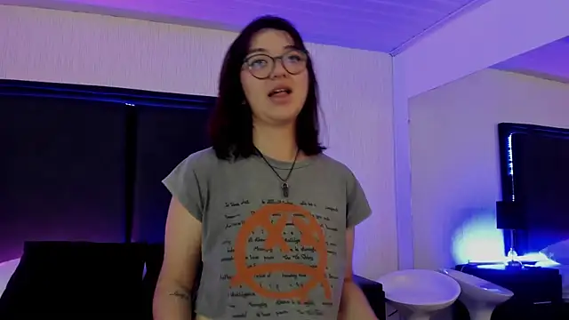 Snapshot of LilithBluum chatting on 04.05.26 LilithBluum online show from 04.05.26