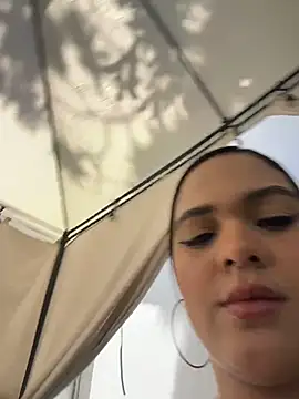Snapshot of Bella-Ferrer chatting on 07.17.26 Bella-Ferrer online show from 07.17.26