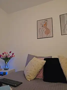 Victoria Evanss online show from 04.10.26