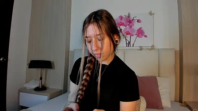 Snapshot of AmberVegaa chatting on 04.12.26 AmberVegaa online show from 04.12.26