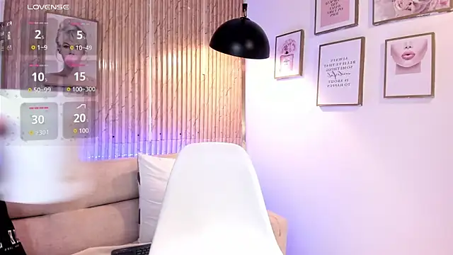 Snapshot of Zoey_monroe chatting on 04.11.26 Zoey monroe online show from 04.11.26