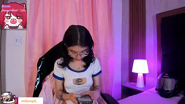 Molly A online show from 04.09.26