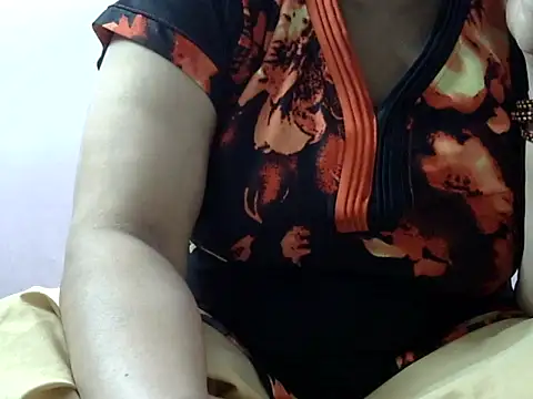 HouseWife4466 online show from 05.27.26