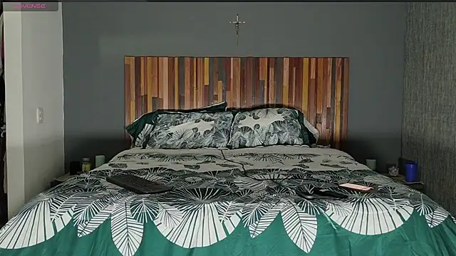 LauraaPeachh1 online show from 04.18.26