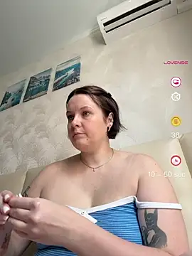 Snapshot of HubbaBaby chatting on 07.16.26 HubbaBaby online show from 07.16.26
