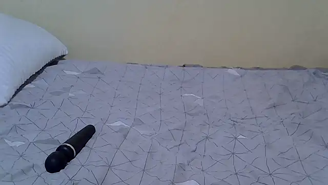 laura-lover online show from 04.02.26