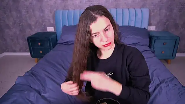 LittleJulii online show from 03.31.26