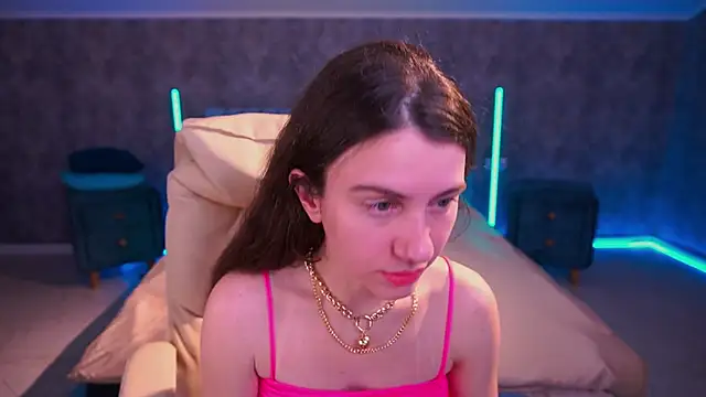 LittleJulii online show from 04.13.26