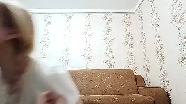 Snapshot of MandyKeiter chatting on 03.22.26 MandyKeiter online show from 03.22.26