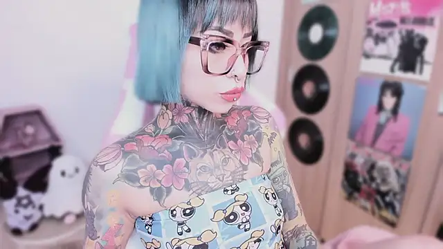 shes creepy online show from 03.31.26