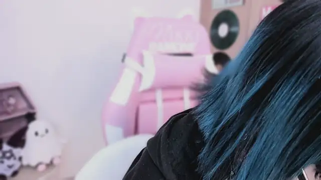 shes creepy online show from 04.10.26