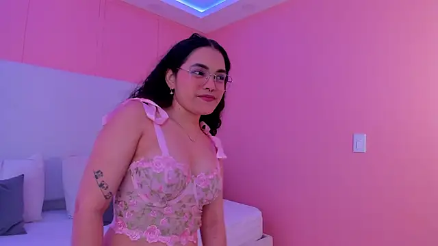 luna veega online show from 04.15.26