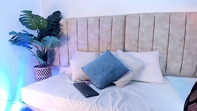 AgathaSavage online show from 03.18.26