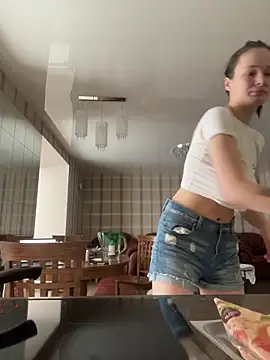 AuraaNova online show from 04.10.26