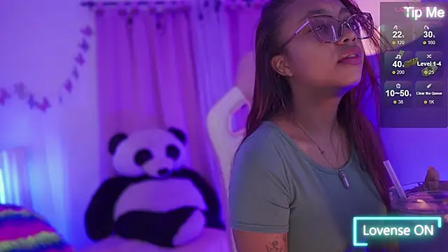 Snapshot of nahomy_2308 chatting on 04.11.26 nahomy 2308 online show from 04.11.26