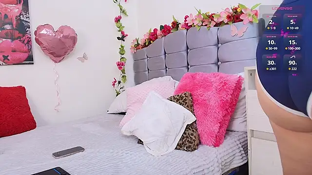 Isabella Roses  online show from 04.07.26