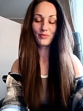 Snapshot of LunaCrystall chatting on 04.11.26 LunaCrystall online show from 04.11.26