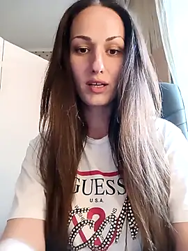 Snapshot of LunaCrystall chatting on 04.15.26 LunaCrystall online show from 04.15.26