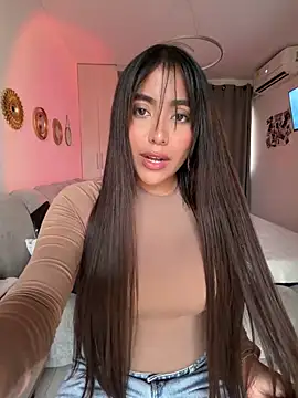 Snapshot of SaraValentina11 chatting on 03.25.26 SaraValentina11 online show from 03.25.26