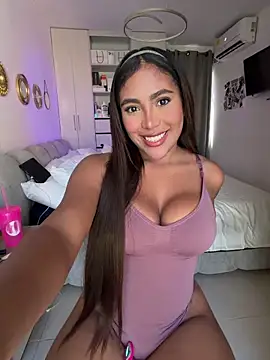 Snapshot of SaraValentina11 chatting on 03.26.26 SaraValentina11 online show from 03.26.26