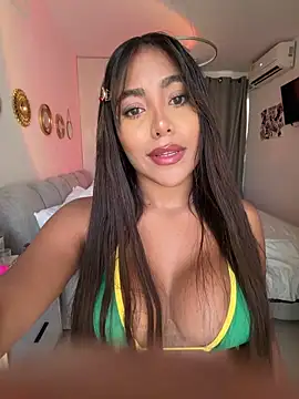 Snapshot of SaraValentina11 chatting on 04.01.26 SaraValentina11 online show from 04.01.26