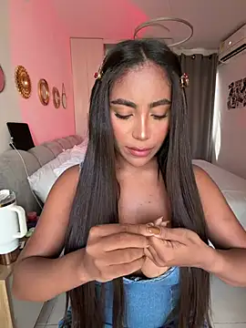 Snapshot of SaraValentina11 chatting on 04.11.26 SaraValentina11 online show from 04.11.26