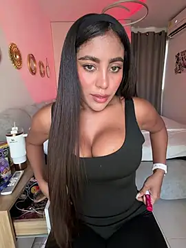 Snapshot of SaraValentina11 chatting on 04.13.26 SaraValentina11 online show from 04.13.26