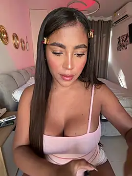 Snapshot of SaraValentina11 chatting on 04.15.26 SaraValentina11 online show from 04.15.26