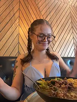 Tallulah Kinky online show from 04.15.26