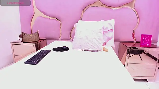 LaurendPink online show from 04.01.26