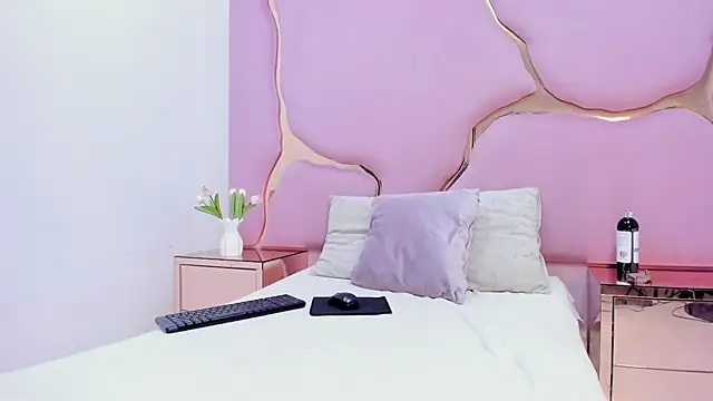 LaurendPink online show from 05.24.26