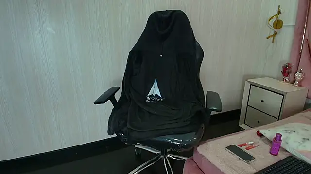 Snapshot of Helenn_Moore chatting on 04.08.26 Helenn Moore online show from 04.08.26