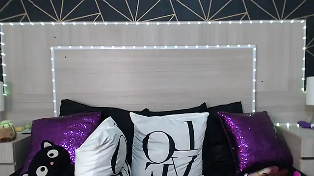 SamanthaMarcus online show from 04.16.26