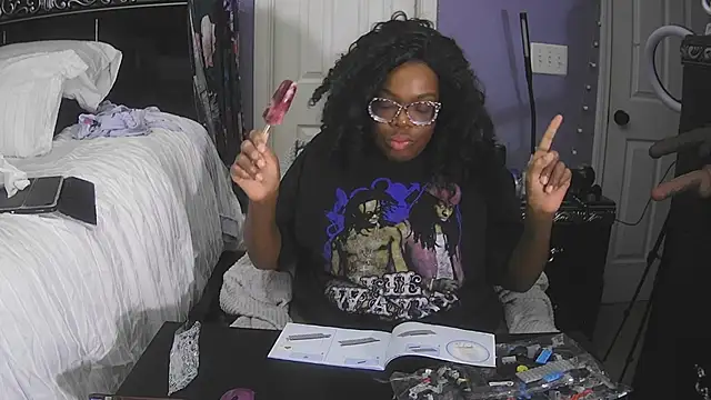 UriUniverse69 online show from 04.15.26