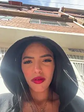 sylphiee  online show from 04.02.26