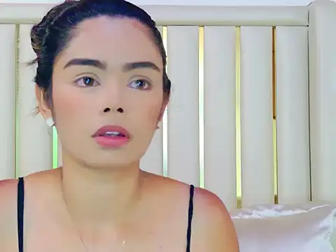 Snapshot of AnnieDesire chatting on 04.16.26 AnnieDesire online show from 04.16.26