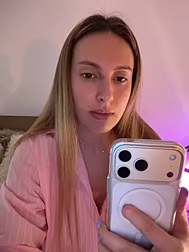 Snapshot of EvaRyen_ chatting on 03.13.26 EvaRyen online show from 03.13.26