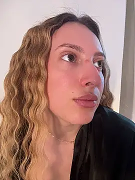 Snapshot of EvaRyen_ chatting on 04.15.26 EvaRyen online show from 04.15.26