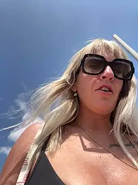 AtomBlondy online show from 04.13.26