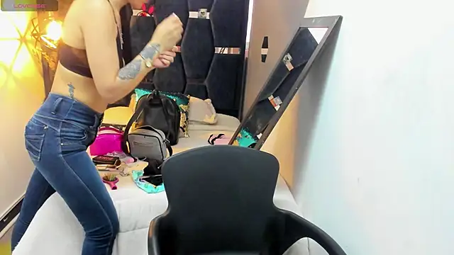 Abril Fox   online show from 04.16.26