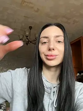 Snapshot of MishellKins chatting on 03.17.26 MishellKins online show from 03.17.26