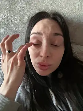 Snapshot of MishellKins chatting on 04.01.26 MishellKins online show from 04.01.26