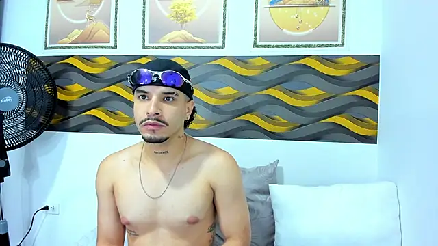 Leon Hotx online show from 04.17.26