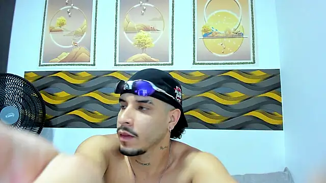Leon Hotx online show from 05.12.26